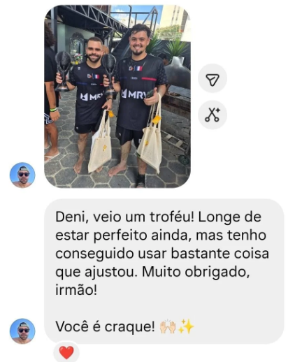 Aluno comemorando resultado em campeonato